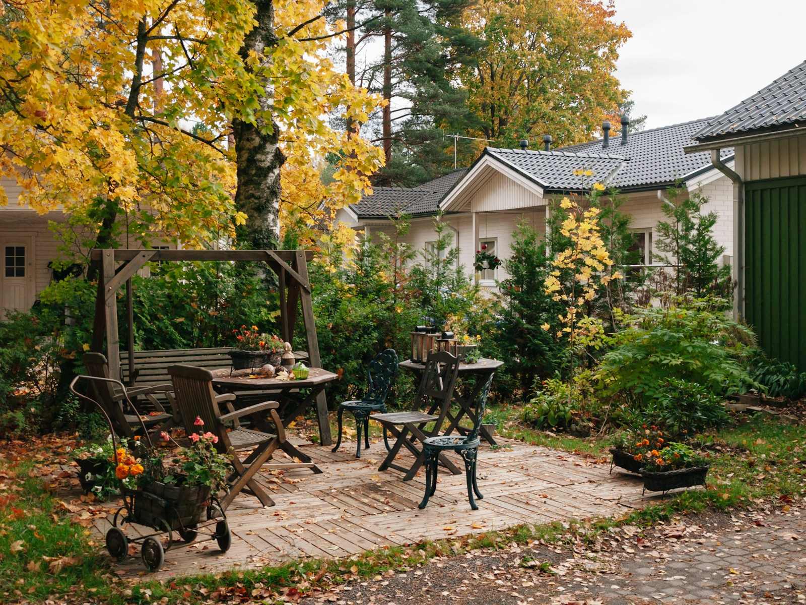 Autumn garden room