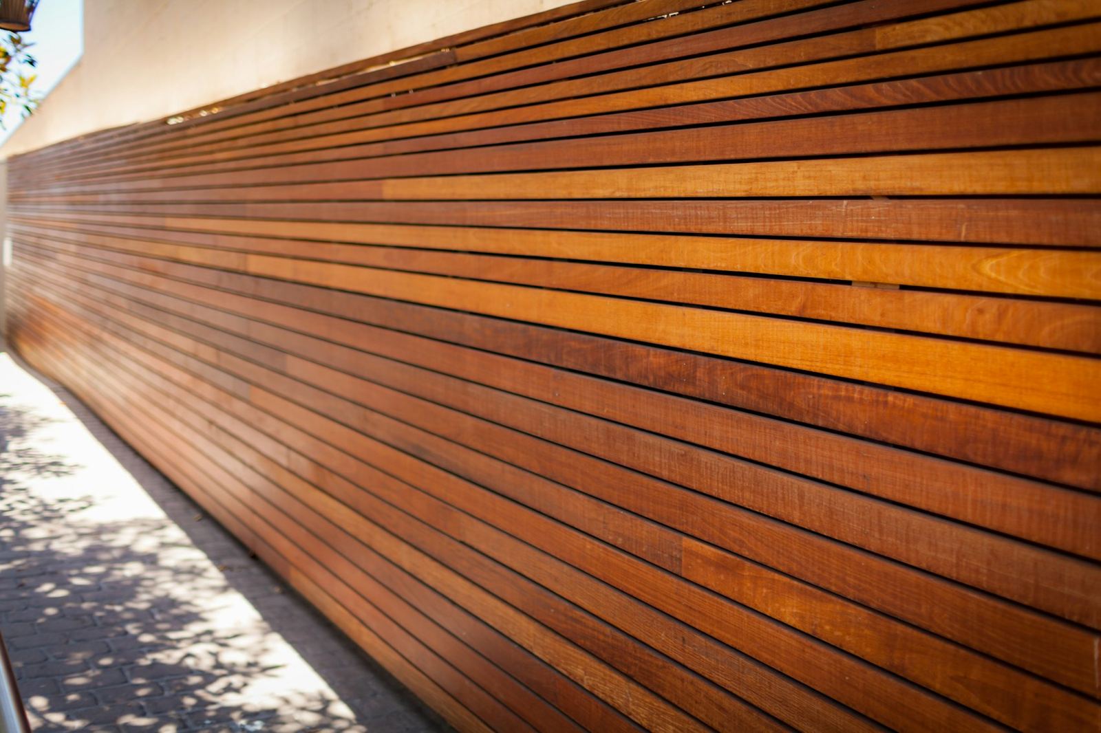 Horizontal slat fence