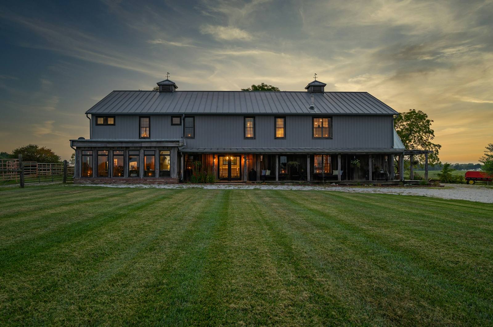 Lone Oak: Steel-frame barndominium at dusk